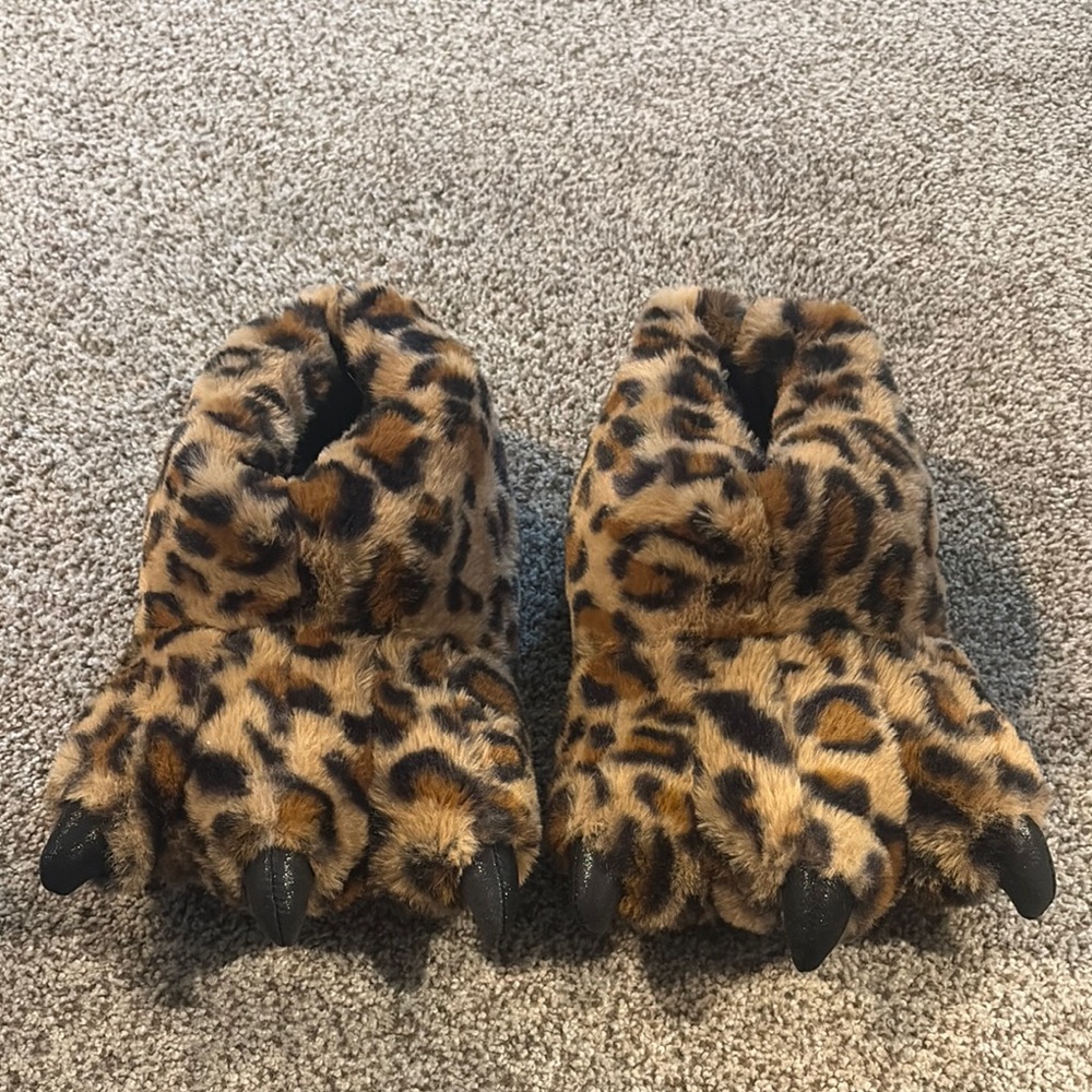 Leopard Print Furry Claw Slippers